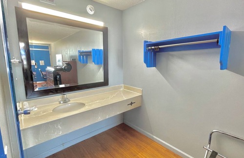 Nashville Hotel | Hotel Room With King size Bed