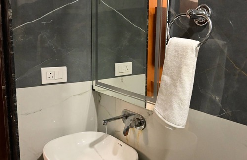 Gomti Nagar Hotel | Hotel Royal Suites