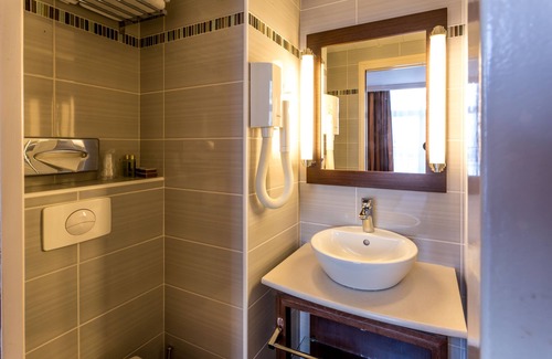 Les Halles Hotel | Hotel Saint Honore 85