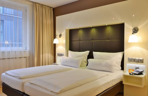 Altstadt-Nord Hotel | Hotel Santo