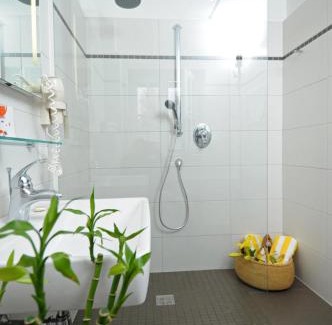 Poertschach am Woerthersee Hotel | Hotel Schloss Leonstain