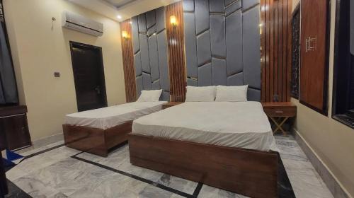 Gulshan-e-Iqbal Casa | Hotel Sky line Near Lucky Mall