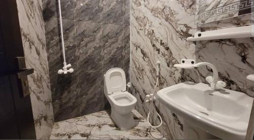 Gulshan-e-Iqbal Casa | Hotel Sky line Near Lucky Mall