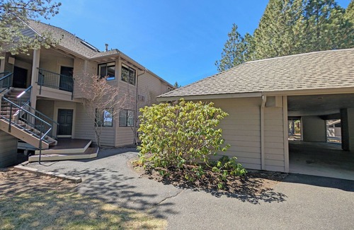 Century West Condominio | Hotel-Style, King Bed, Ground Floor Condo-328B