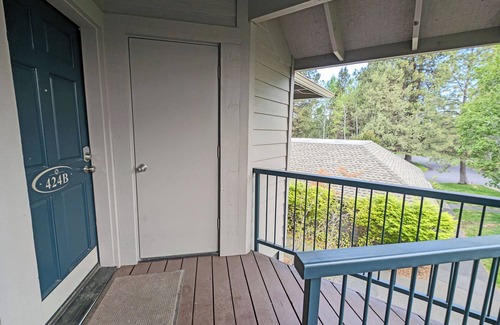 Century West Condominio | Hotel-Style, Queen Bed, Secondd Floor Condo 424B