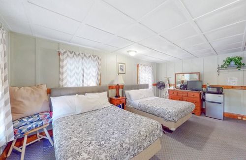 Windham Casa | Hotel-style room at Sebago Lake Lodge w/ kitchenette, WiFi, & lake access