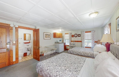 Windham Casa | Hotel-style room at Sebago Lake Lodge w/ kitchenette, WiFi, & lake access
