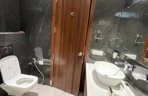 Barnala Hotel | HOTEL SUNPARKINN BARNALA Punjab