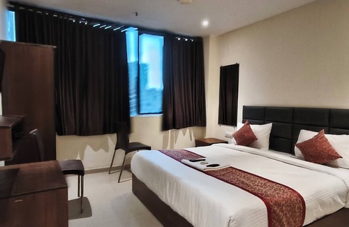 Surat Hotel | HOTEL SUNRISE CAVE