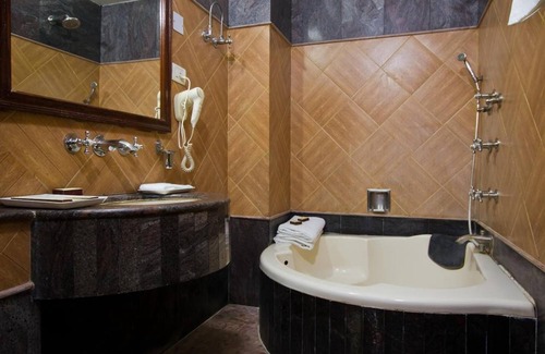 Karol Bagh Hotel | Hotel Sunstar Grand