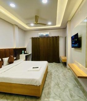Rau Hotel | Hotel Suraj Palace