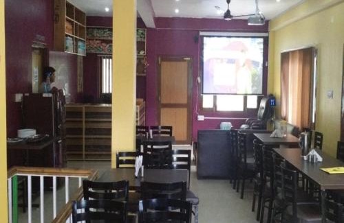 Barot Cama Y Desayuno | Hotel Surat, Barot
