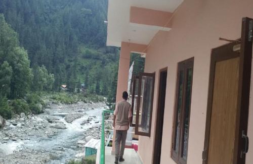 Barot Cama Y Desayuno | Hotel Surat, Barot