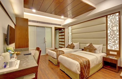 Karol Bagh Hotel | Hotel Swaran Palace