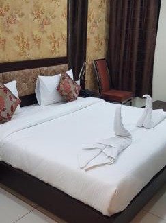 Jodhpur Hotel | Hotel Teeja's - Haldi Restaurant Aiims road Jodhpur