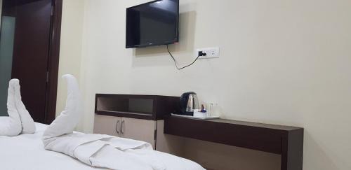 Jodhpur Hotel | Hotel Teeja's - Haldi Restaurant Aiims road Jodhpur