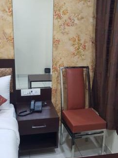 Jodhpur Hotel | Hotel Teeja's - Haldi Restaurant Aiims road Jodhpur