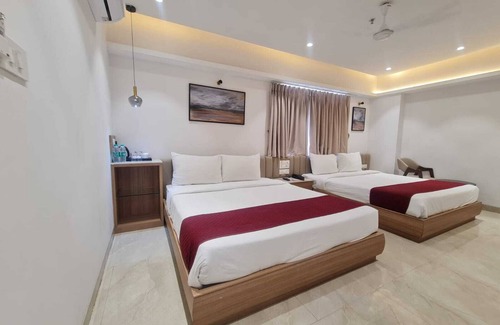 Surat Hotel | HOTEL THE GRAND MURLI