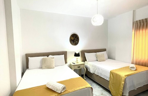 Simón Bolívar Casa | Hotel The Royalty Inn