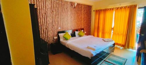 Bhowali Hotel | Hotel Traveller Inn & Prathak Restaurant