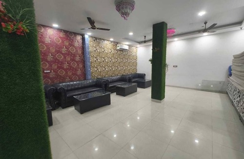 Bhajanpura Hotel | HOTEL VCR INN