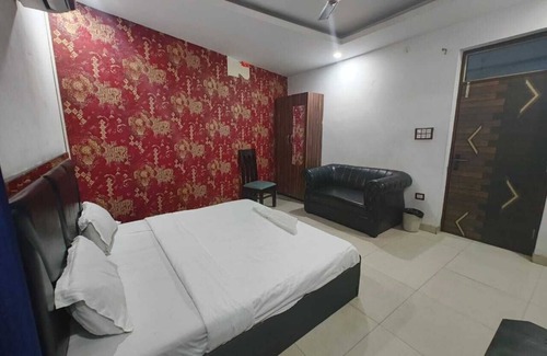 Bhajanpura Hotel | HOTEL VCR INN