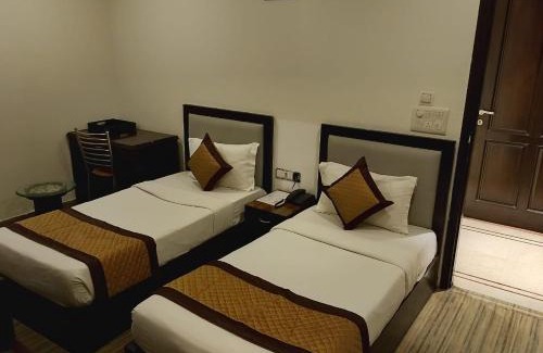 Safdarjung Enclave Hotel | HOTEL VEER PALACE