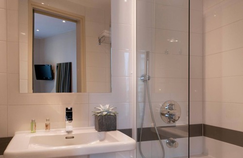 Quartier Saint-Ambroise Hotel | Hotel Verlain