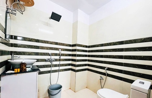 Varanasi Hotel | Hotel Vinayak Grand Varanasi