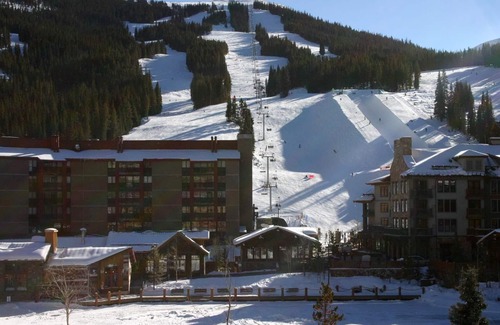 Copper Mountain Village Condominio | Hotel con dos camas queen, excelente relación calidad-precio, jacuzzi, sauna, wifi gratuito y estacionamiento.
