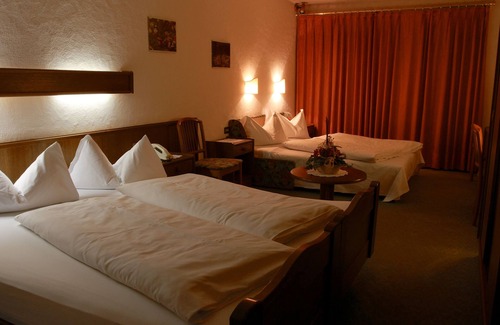 Monguelfo Hotel | Hotel Weisses Lamm