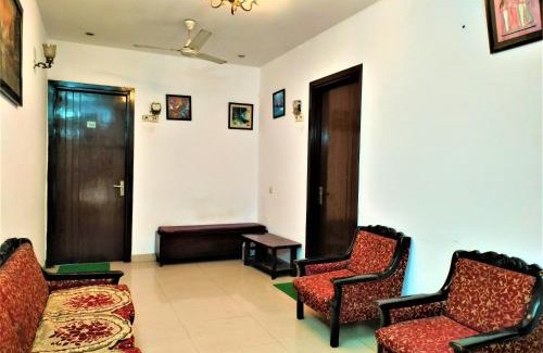 Jangpura Casa | Hotel White Palace,Nizamuddin Railway Station