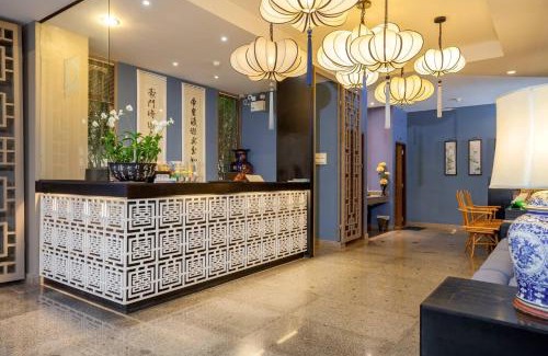 Talat Nuea Casa | Hotel with Balcony in PhuketTown