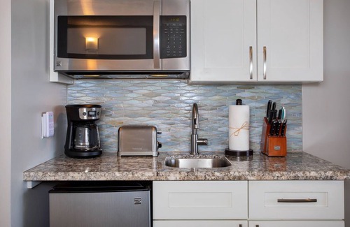Kihei Condominio | ¡Ultimo piso! Maui Banyan exclusivo remodelado Studio pasos a la playa, tiendas