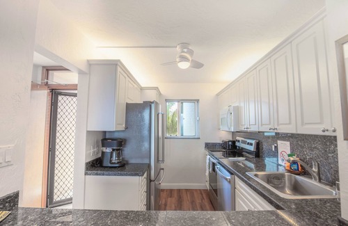 Kihei Condominio | Hotel-zoned! Oceanview Penthouse - Menehune Shores 601