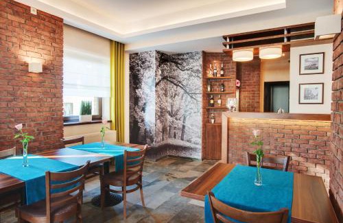 Krzyki Hotel | Hotelik B&B Pod Dębami