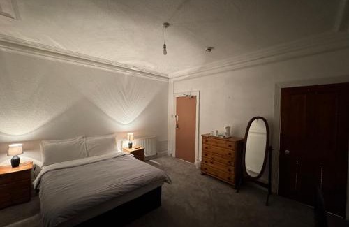 Newport Casa | Hotels 24-7 - The Old Knoll Guesthouse