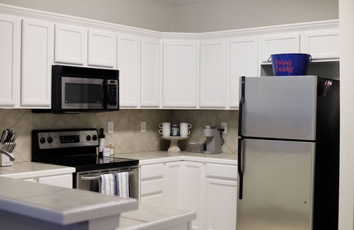 Oxford Condominio | Hotty Toddy Condo (High Pointe Condo #1501)
