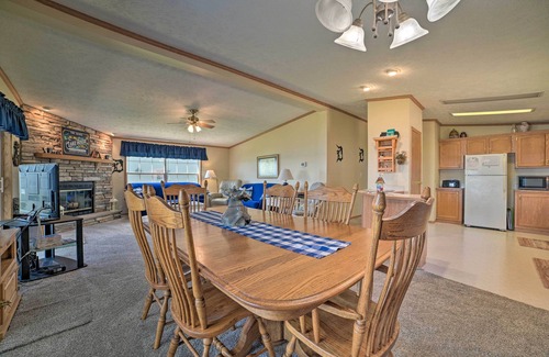 Houghton Lake Casa | ¡NUEVO! Houghton Lake Home w / Fire Pit, 2Mi a Marina!