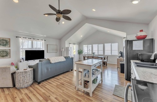 Houghton Lake Cabaña | Houghton Lake Sunset Cottage: Directly on Houghton Lake, Sister Cottage Next Door!