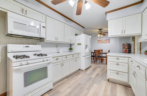 Houghton Lake Casa | Houghton Lake Vacation Rental - Walk to the Water!