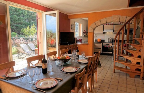 Locmaria Casa | Casa 8 personas en pueblo tranquilo con jardín cerrado