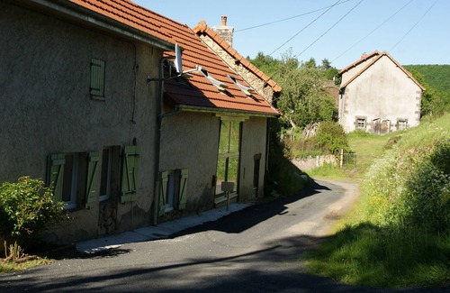 Les Ancizes-Comps Casa | Casa 90m² 6 / 7p. porche + jardín, cerca del lago Fades-Auvernia Combrailles