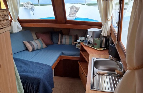 Wesenberg Alquiler De Eote | Casa Barco 'Helena' con vistas al lago