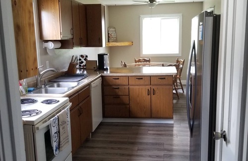 Riverdale Casa | House by Lake Sakakawea with Hot tub!
