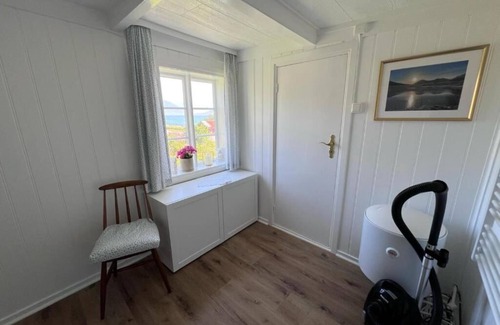 Andoy Casa | House by the fjord with whirlpool