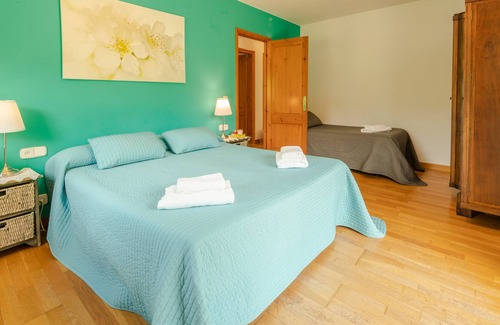 Albanya Casa | Casa junto al río para 15 personas con futbolín, billar y barbacoa