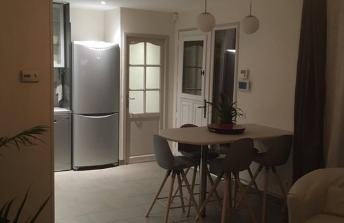 Mezieres-sur-Seine Casa | Casa céntrica, tranquila, cálida, con pequeño jardín privado.