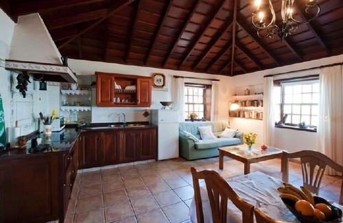 Los Quemados Cabaña | Casa rural con WIFI, jacuzzi, vistas al mar y maravillosas puestas de sol