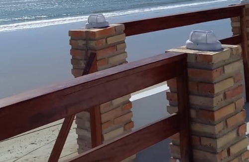 Baleia Casa | House facing the sea on the sand